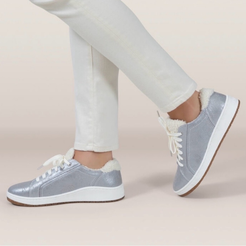 Aetrex Cozy Blake silver sneakers